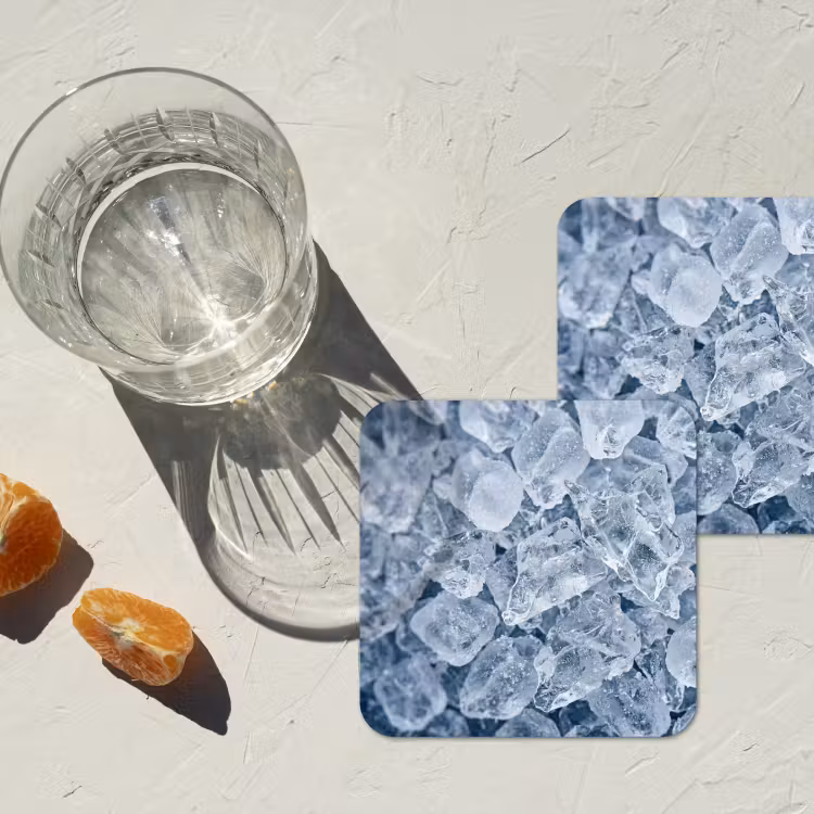 Ijsblokjes - Water - Blauw onderzetter kurk middel -sfeer4