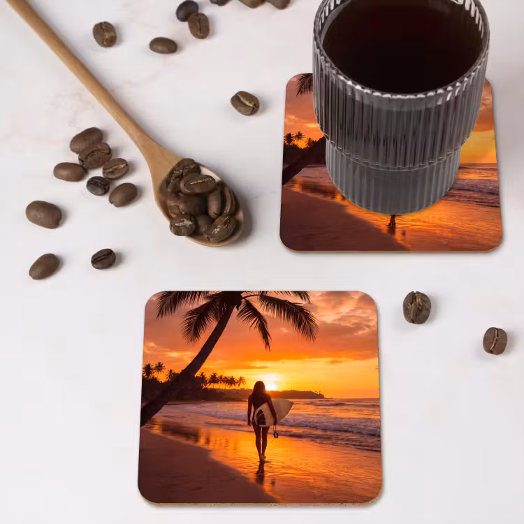 Vrouw - Surfplank - Strand - Zonsondergang - Oranje onderzetter kurk middel -sfeer2