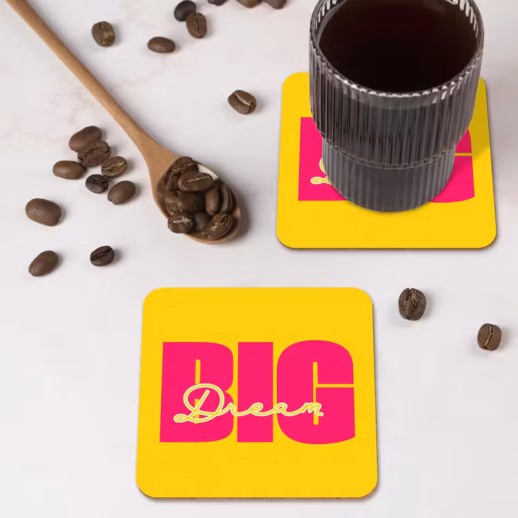 Dream big - Geel - Roze onderzetter kurk middel -sfeer2