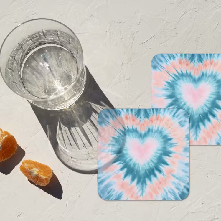 Hartvormig - Tie dye - Pasteltinten - Lichtgroen onderzetter kurk middel -sfeer4