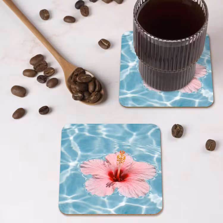 Hibiscus - Water - Roze onderzetter kurk middel -sfeer2