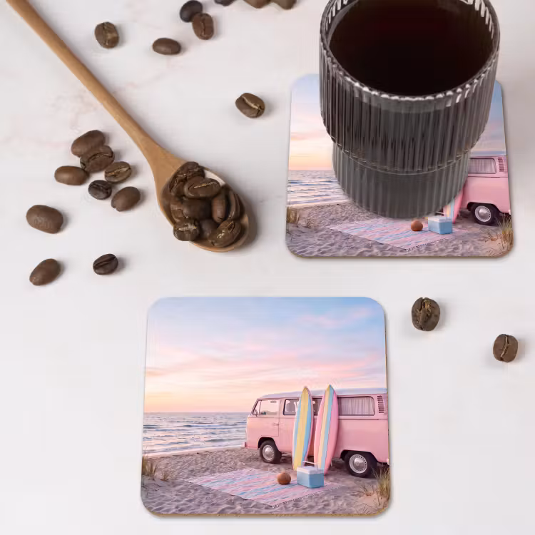 Busje - Strand - Surfplank - Zomer - Roze onderzetter kurk middel -sfeer2