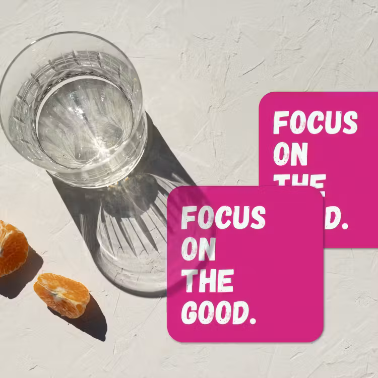 Focus on the good - Roze - Simple onderzetter kurk middel -sfeer4
