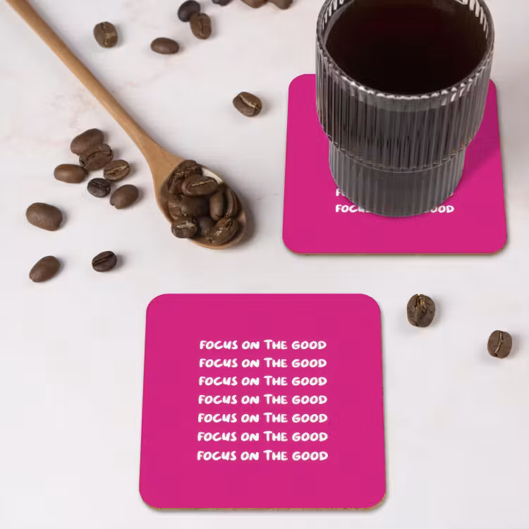 Focus on the good - Roze - wit onderzetter kurk middel -sfeer2