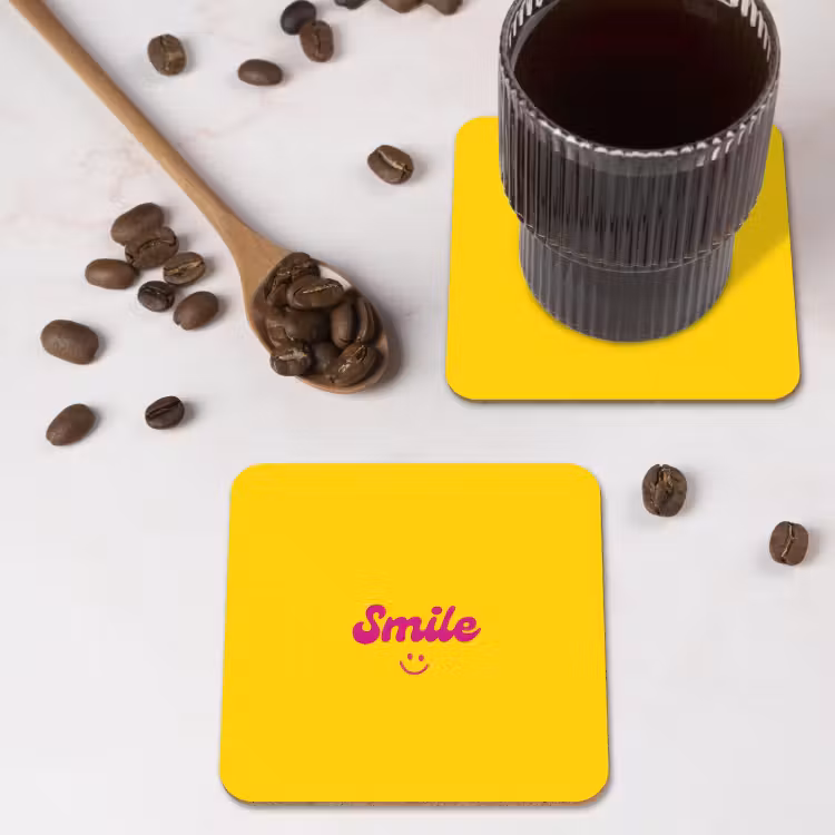 Smile - Geel - Roze onderzetter kurk middel -sfeer2