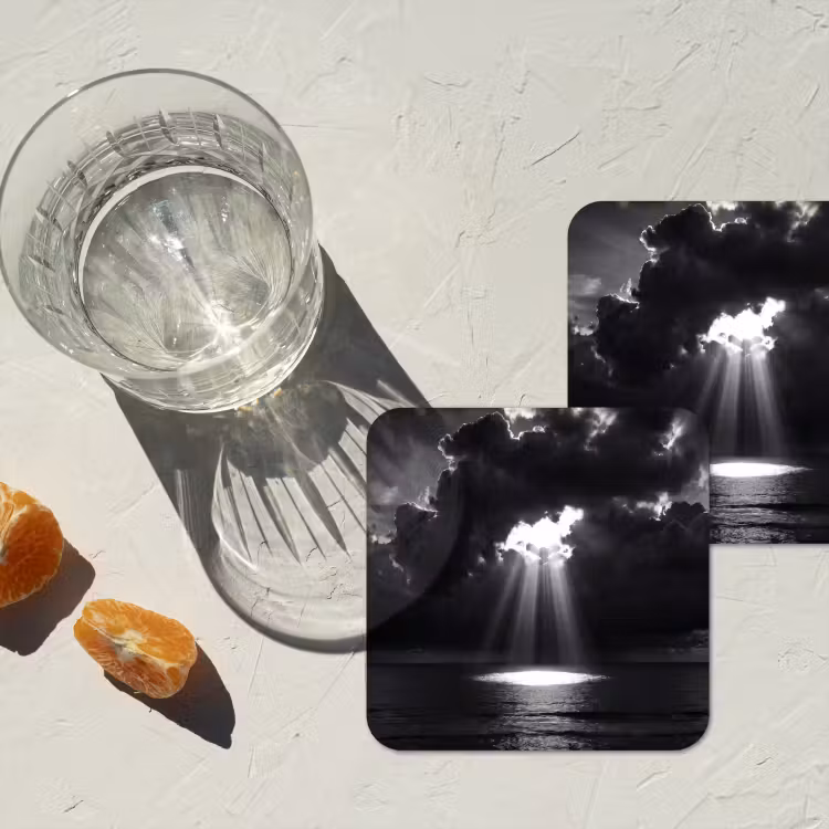 Licht - Wolken - Zee - Zwart-wit - Natuur onderzetter kurk middel -sfeer4