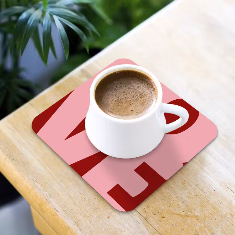 Love - Rood - Blokletters onderzetter kurk middel -sfeer5
