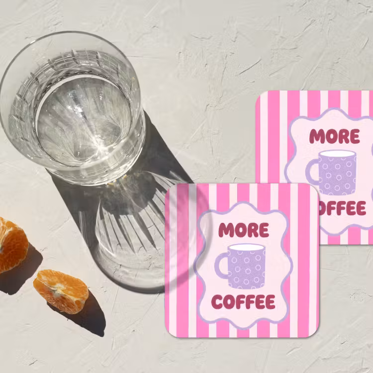 More coffee - Roze - Paars - Strepen - Mok onderzetter kurk middel -sfeer4