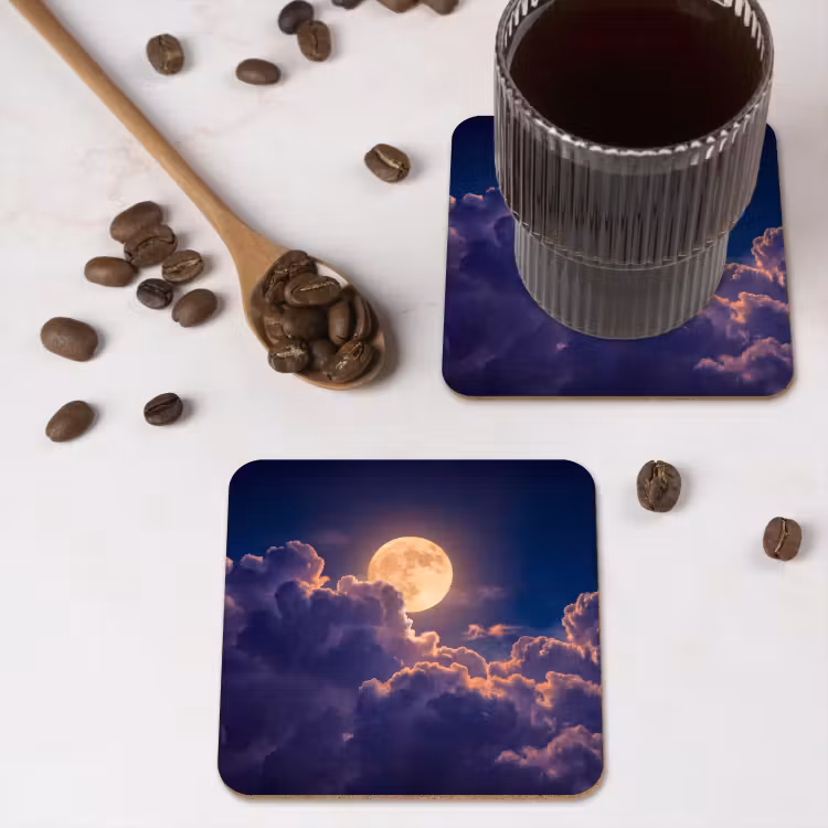 Maan - Wolken - Nacht - Oranje onderzetter kurk middel -sfeer2
