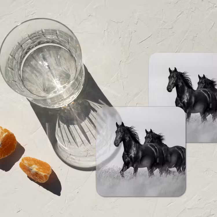 Paarden - Gras - Zwart - Wit onderzetter kurk middel -sfeer4