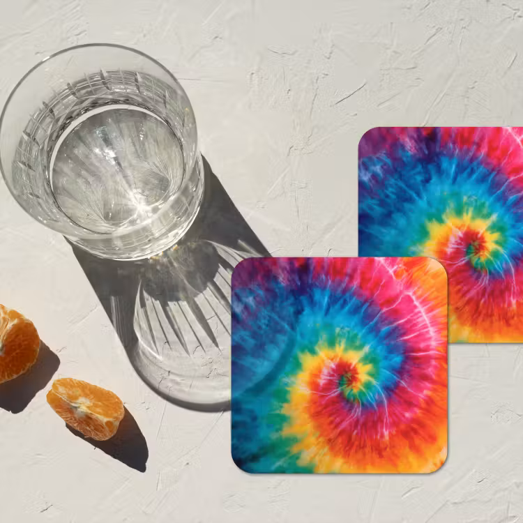 Regenboog - Tie dye - Kleurrijk - Blauw onderzetter kurk middel -sfeer4