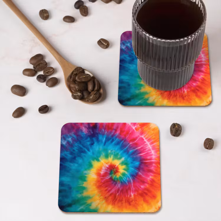 Regenboog - Tie dye - Kleurrijk - Blauw onderzetter kurk middel -sfeer2