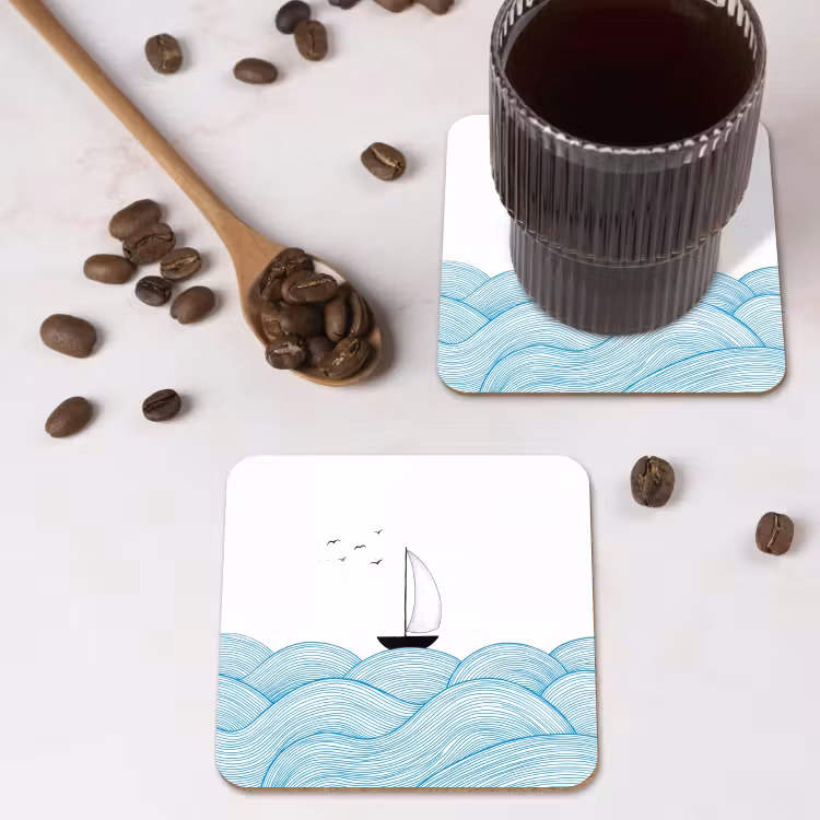 Zeilboot - Golven - Zee - Illustratie - Blauw onderzetter kurk middel -sfeer2