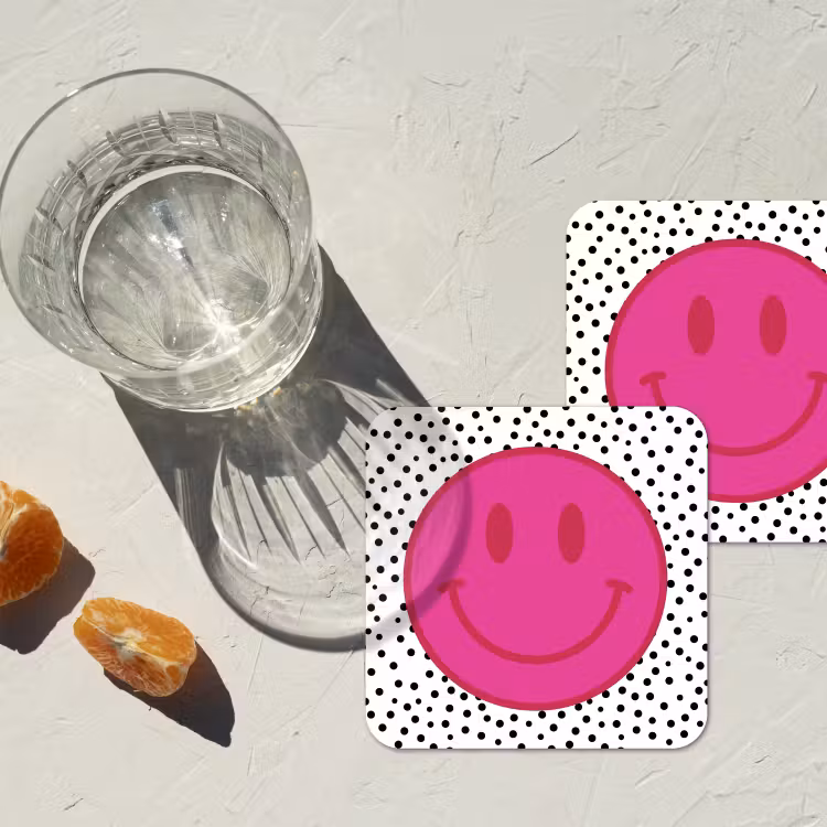 Smiley - Roze - Stippen onderzetter kurk middel -sfeer4