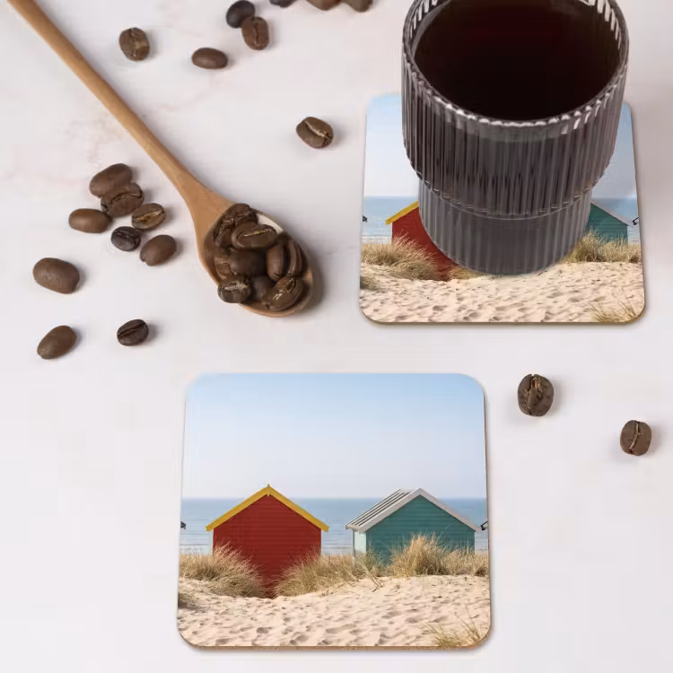 Strand - Huisjes - Kleurrijk - Duinen onderzetter kurk middel -sfeer2