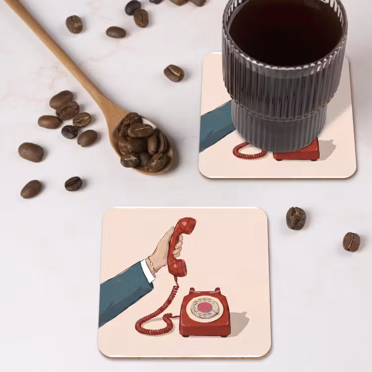 Telefoon - Hand - Vintage - Communicatie - Rood onderzetter kurk middel -sfeer2