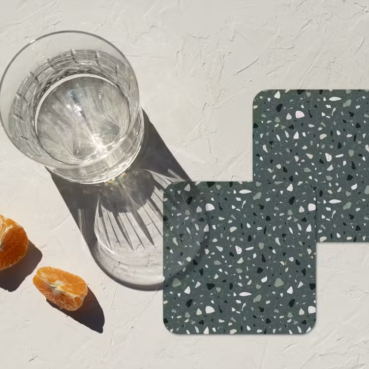 Terrazzo - Patroon - Kleurrijk - Groen onderzetter kurk middel 366 -sfeer4
