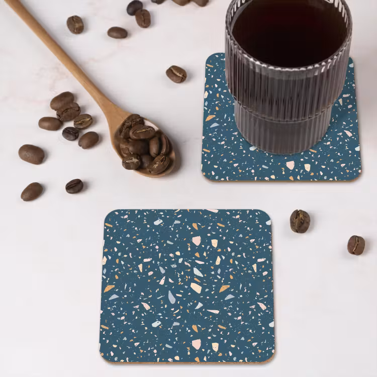 Terrazzo - Patroon - Kleurrijk - Diep blauw onderzetter kurk middel 366 -sfeer2