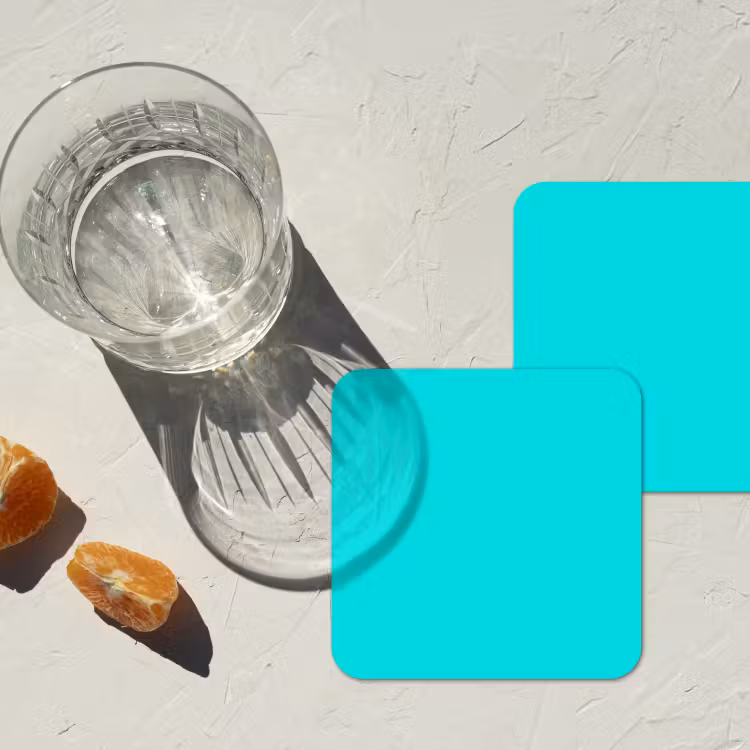 Vivid - Aquamarine - Turkoois onderzetter kurk middel 366 -sfeer4