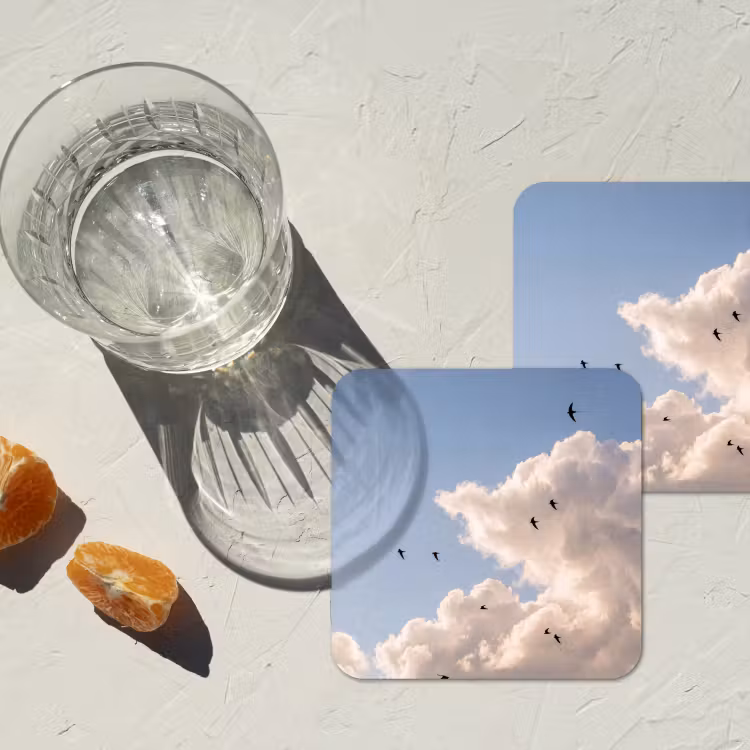Vogel - Vlucht - Wolken - Natuur - Blauw onderzetter kurk middel -sfeer4
