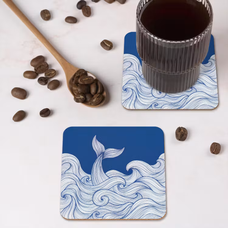 Walvis - Staart - Golven - Lijntekening - Blauw onderzetter kurk middel -sfeer2