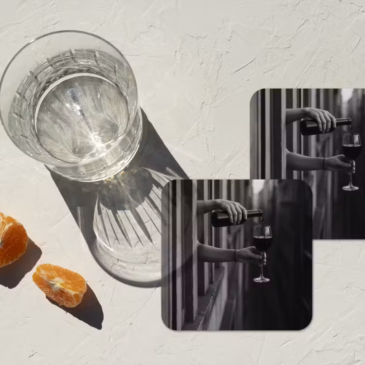 Wijnfles - Glas - Handen - Raam onderzetter kurk middel -sfeer4