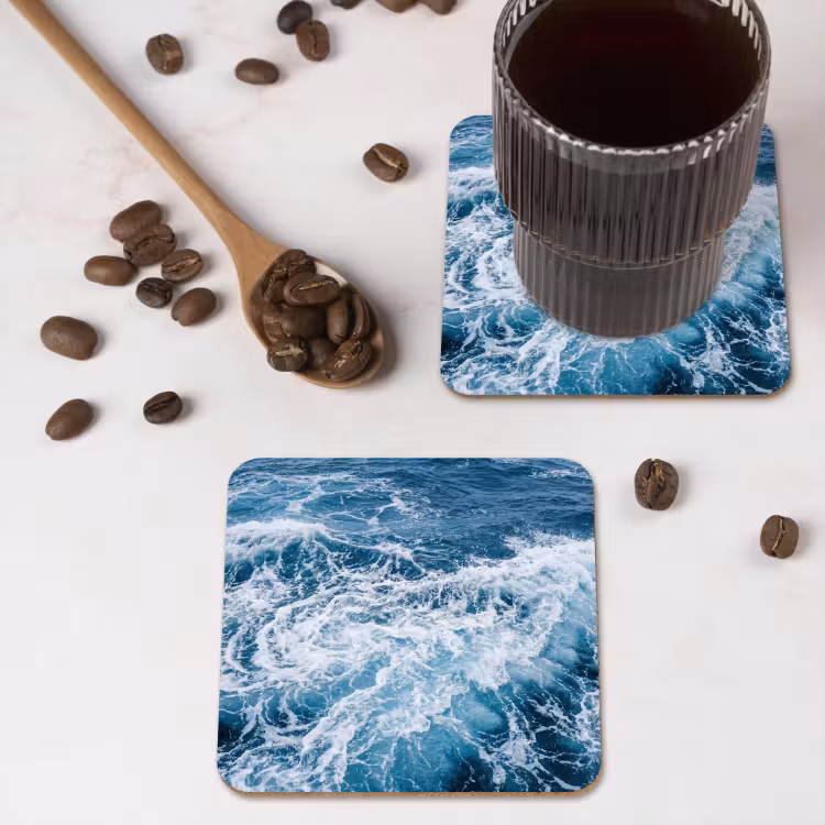 Golven - Oceaan - Blauw onderzetter kurk middel -sfeer2