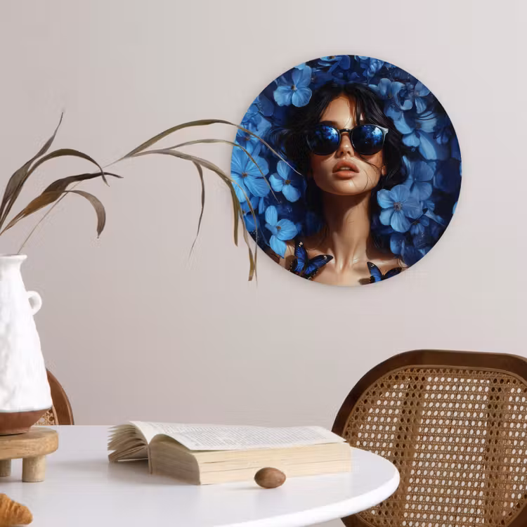 Vrouw - Blauw - Bloemen - Vlinders - Natuur Wandcirkel plexiglas klein -sfeer4
