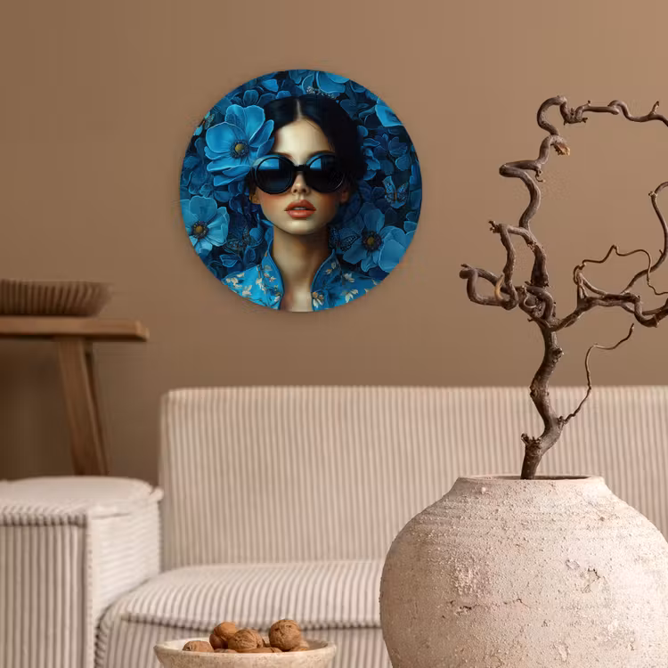 Vrouw - Bloemen - Blauw - Aesthetic - Luxe Wandcirkel plexiglas klein -sfeer1