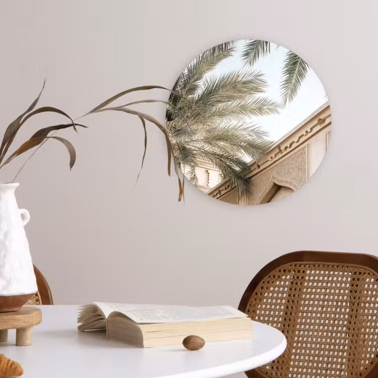 Gebouw - Palmbomen - Beige - Zon Wandcirkel plexiglas klein -sfeer4