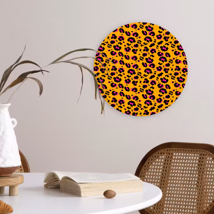 Oranje - Roze - Panterprint Wandcirkel plexiglas klein 852 -sfeer4