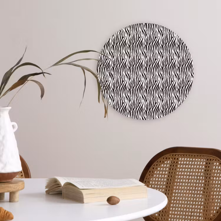 Zwart - Wit - Zebra - Patroon Wandcirkel plexiglas klein 852 -sfeer4