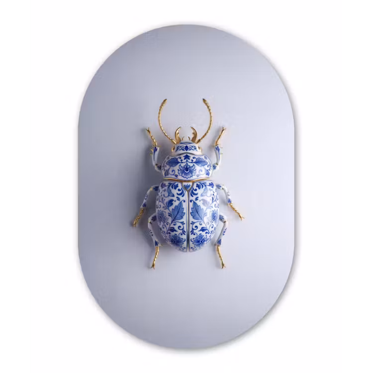 Kever - Delfts - Blauw - Goud Wandcirkel Ovaal Aluminium middel -3d