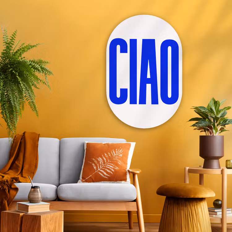 Ciao - Hoofdletters - Blauw - Minimalistisch Wandcirkel Ovaal Glas middel -sfeer4