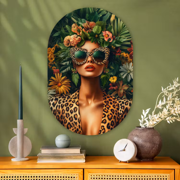 Vrouw - Panterprint - Jungle - Natuur - Luxe Wandcirkel Ovaal Glas middel -sfeer2