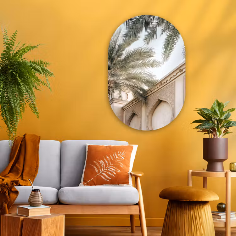 Gebouw - Palmbomen - Beige - Zon Wandcirkel Ovaal Glas middel -sfeer4