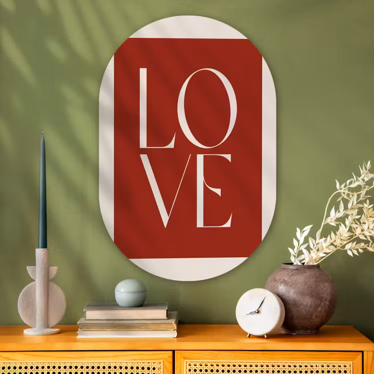 Love - Rood - Minimalistisch Wandcirkel Ovaal Glas middel -sfeer2