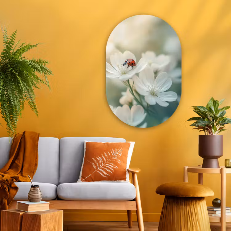 Lieveheersbeestje - Bloemen - Wit Wandcirkel Ovaal Glas middel -sfeer4