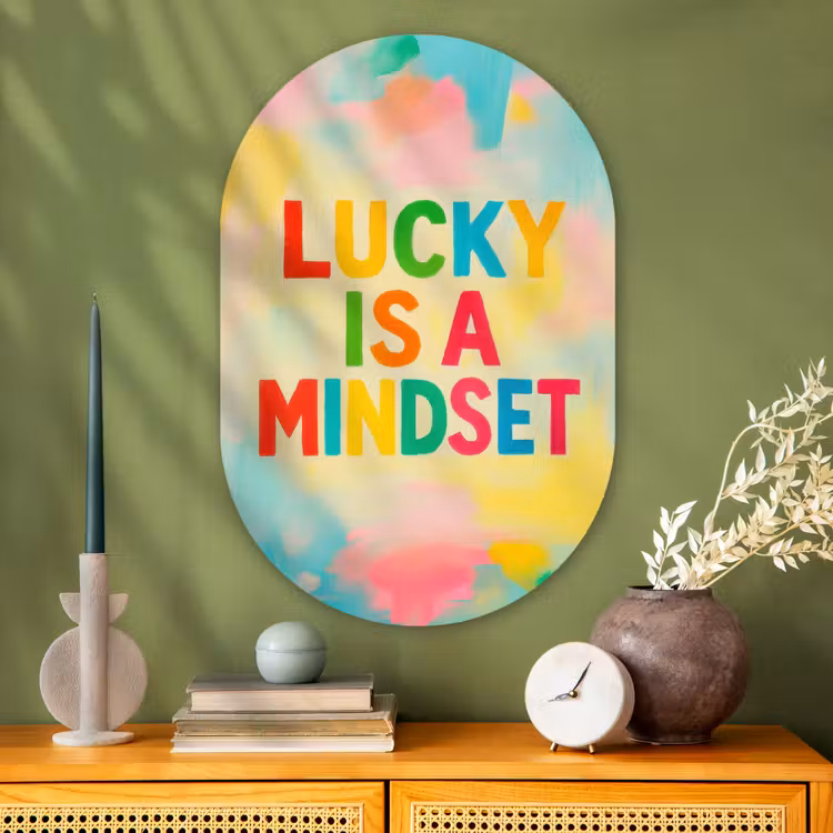 Quote - Lucky - Regenboogkleuren Wandcirkel Ovaal Glas middel -sfeer2