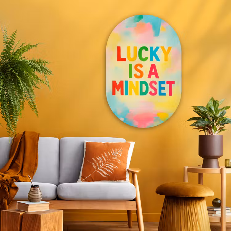 Quote - Lucky - Regenboogkleuren Wandcirkel Ovaal Glas middel -sfeer4