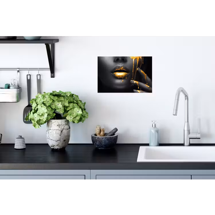 Vrouw - Zwart - Goud - Gezicht - Lippen Muursticker klein -keuken