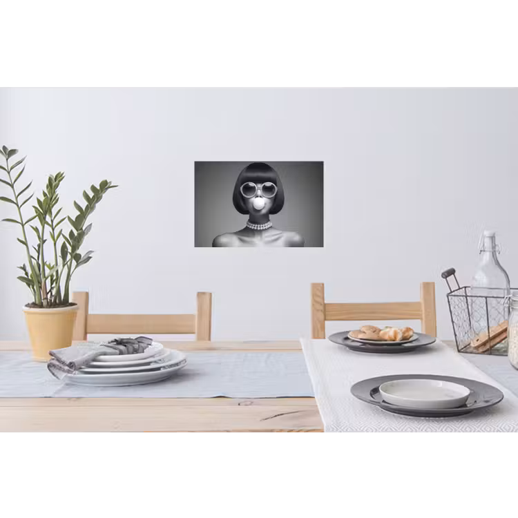 Vrouw - Zwart Wit - Ketting - Zonnebril Muursticker klein -eettafel