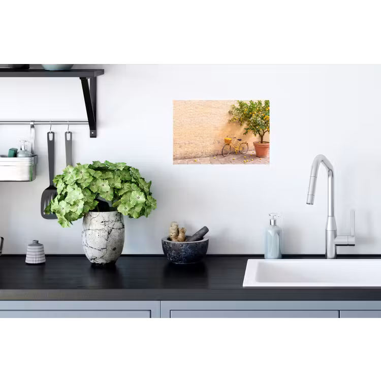 Fiets - Mand - Eten - Geel - Zomer Muursticker klein -keuken