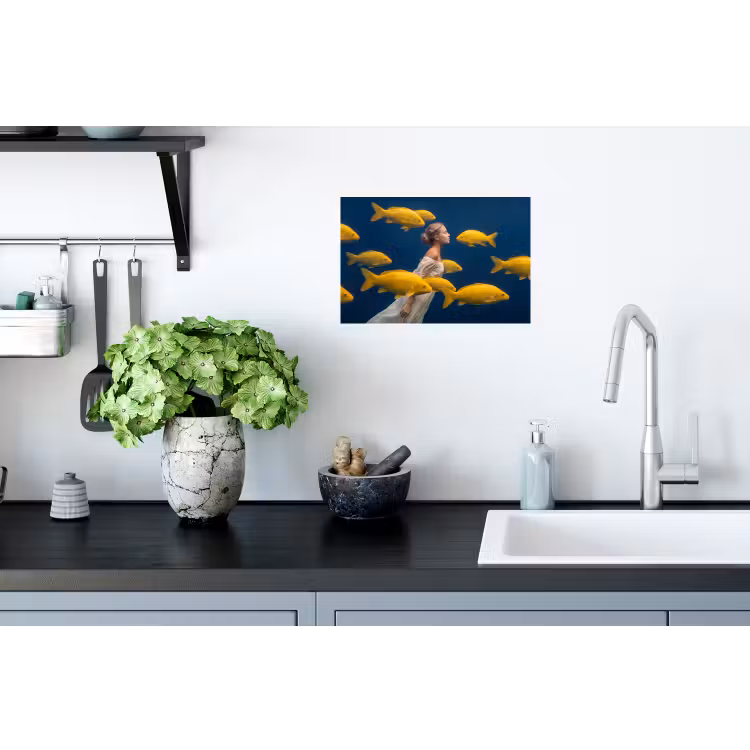 Vrouw - Vis - Water - Natuur - Geel Muursticker klein -keuken