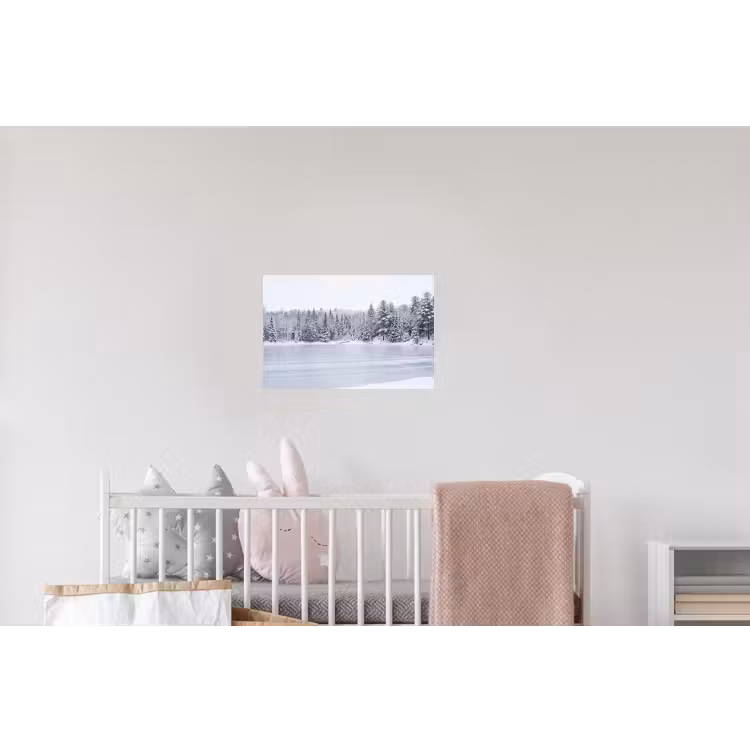 Meer - Dennen - IJs - Winter - Rustgevend Muursticker klein -kinderkamer