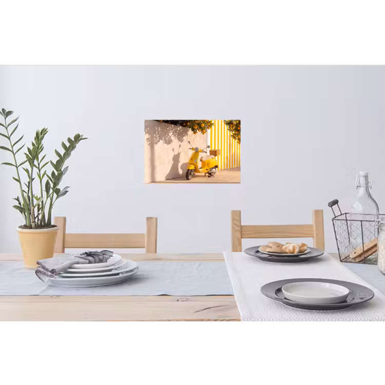 Scooter - Natuur - Zomer - Geel - Mediterraan Muursticker klein -eettafel