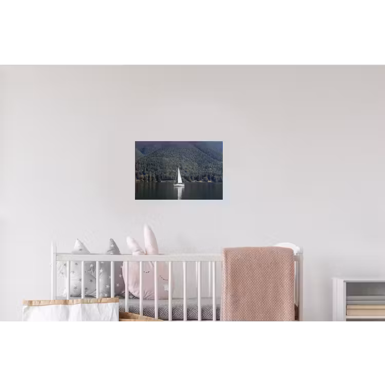 Zeilboot - Water - Bergen - Natuur - Groen Muursticker klein -kinderkamer