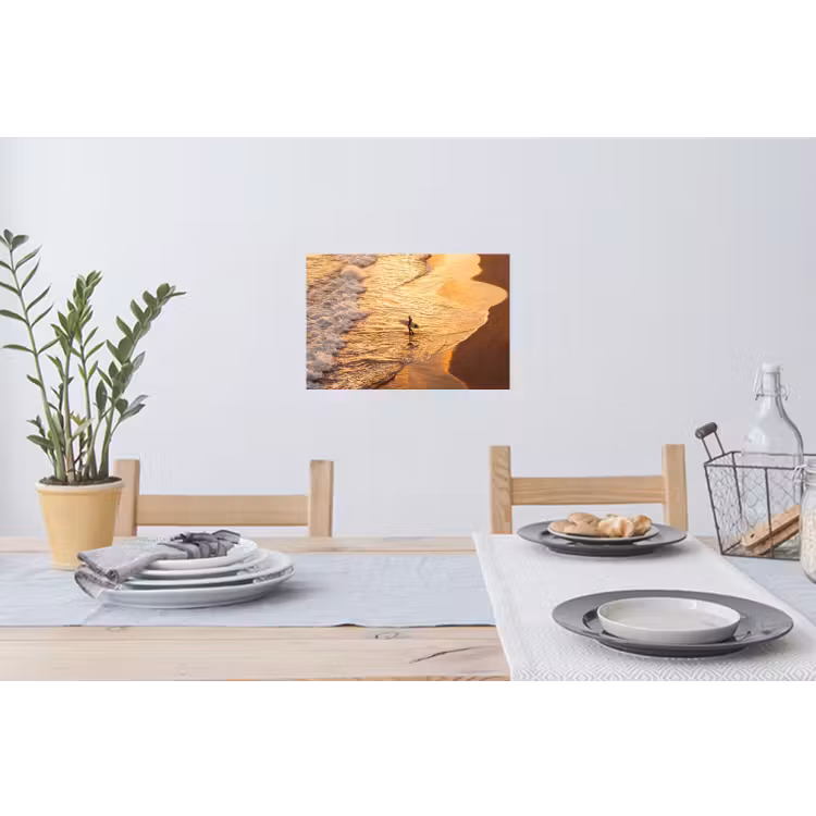 Surfer - Strand - Zonsondergang - Oceaan - Goud Muursticker klein -eettafel