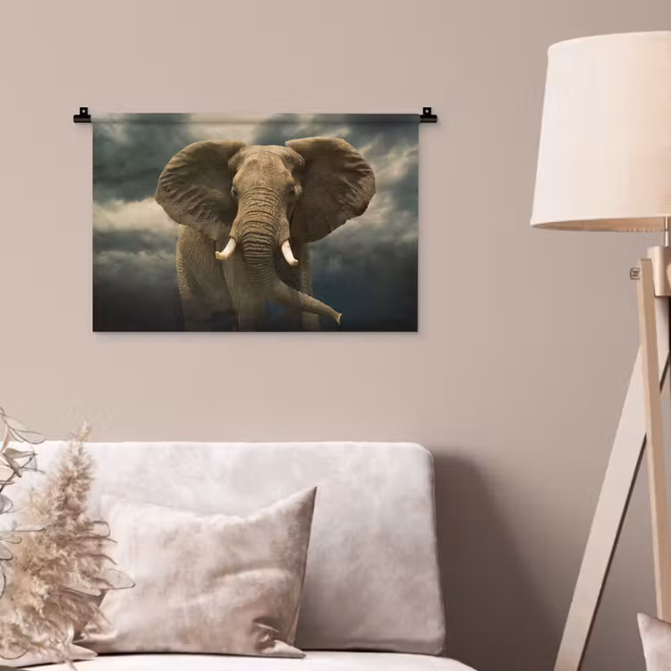 Afrikaanse olifant tegen de donkere wolken Wandkleed katoen klein -sfeer4