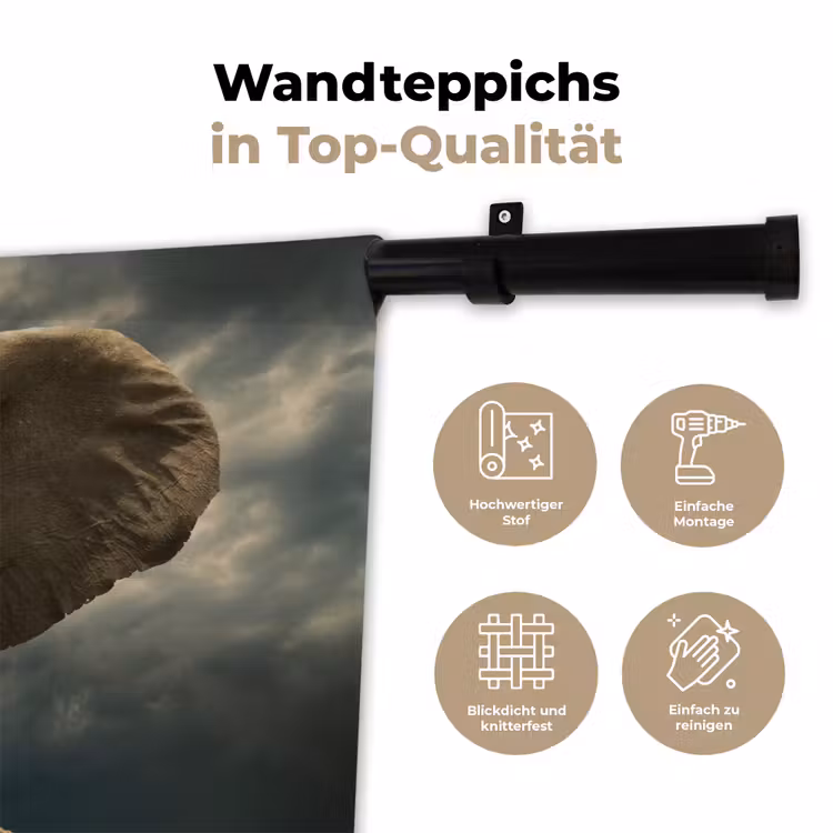 Afrikaanse olifant tegen de donkere wolken Wandkleed katoen klein -tsfeer2_DE